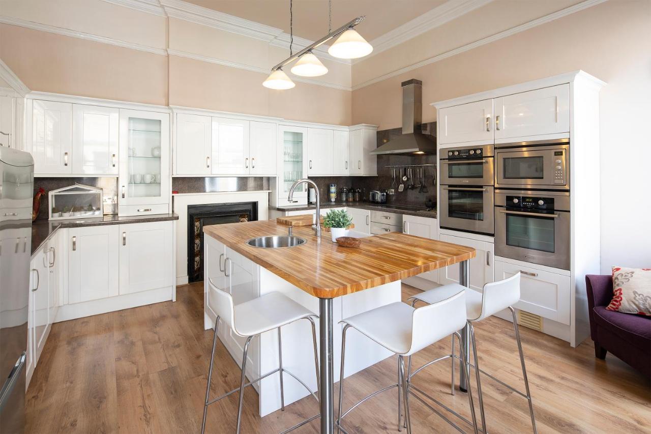 Stunning Spacious Central Apartment Near Parade Gardens Бат Екстериор снимка